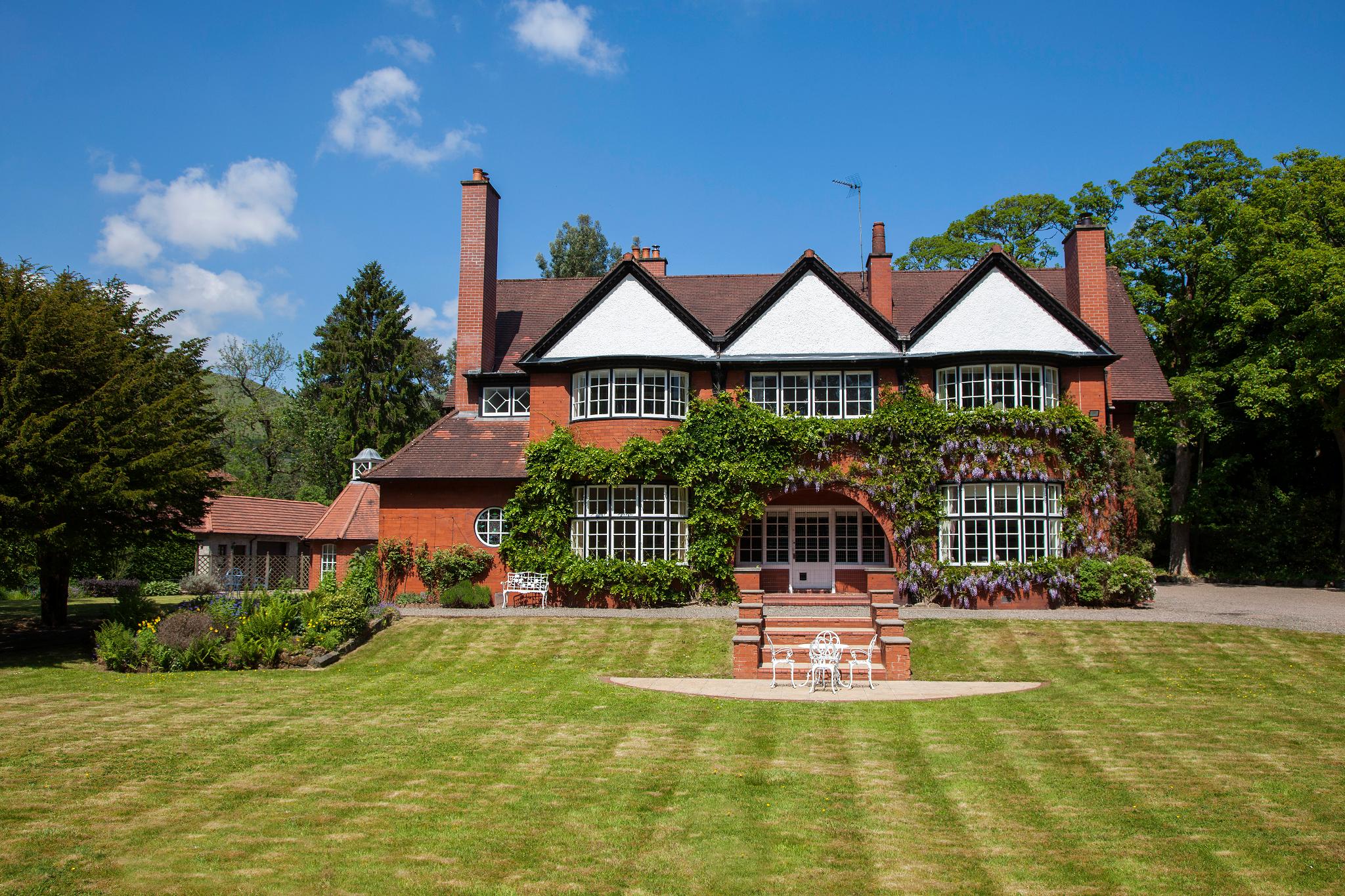 5 Bedroom Detached for Sale in Hove